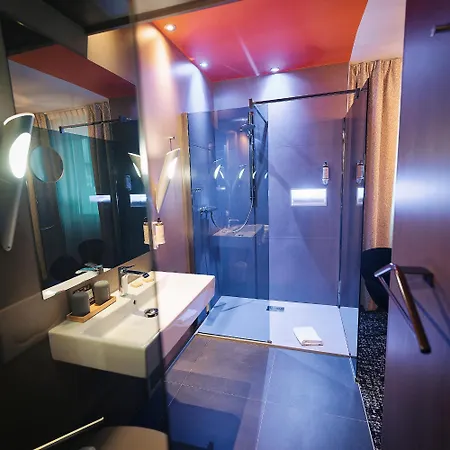 The Originals Boutique, De La Paix,