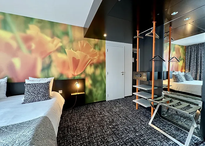 The Originals Boutique, De La Paix,