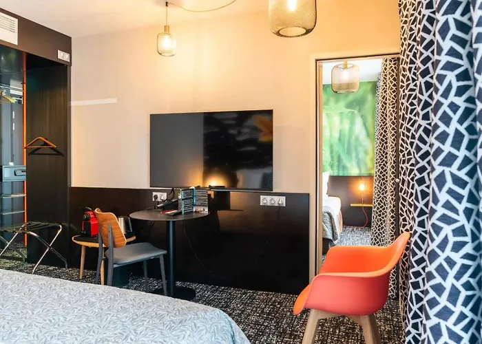 The Originals Boutique, De La Paix,