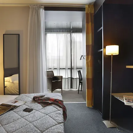 The Originals Boutique, De La Paix,