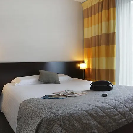 Hotel The Originals Boutique, De La Paix, 4*