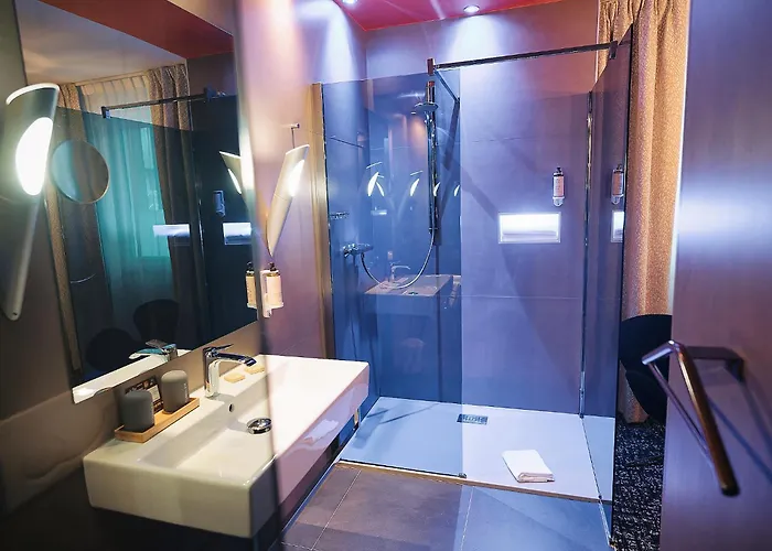 The Originals Boutique, De La Paix,