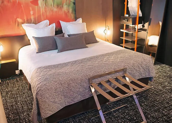 Hotel The Originals Boutique, De La Paix, 4*