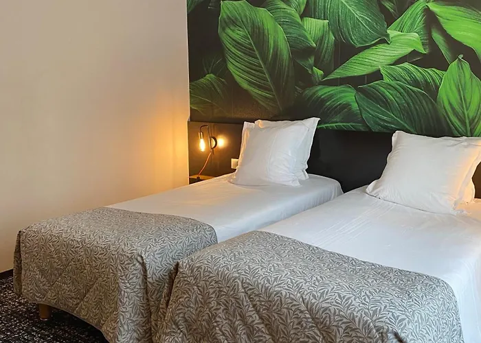 The Originals Boutique, De La Paix,