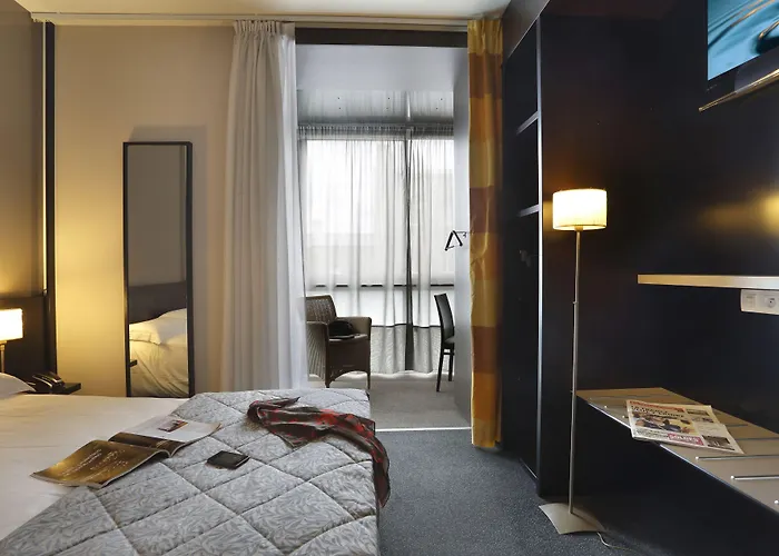 The Originals Boutique, De La Paix,